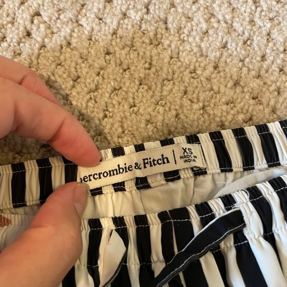 Abercrombie & Fitch Striped Wide-Leg Pants - Picture 3 of 5